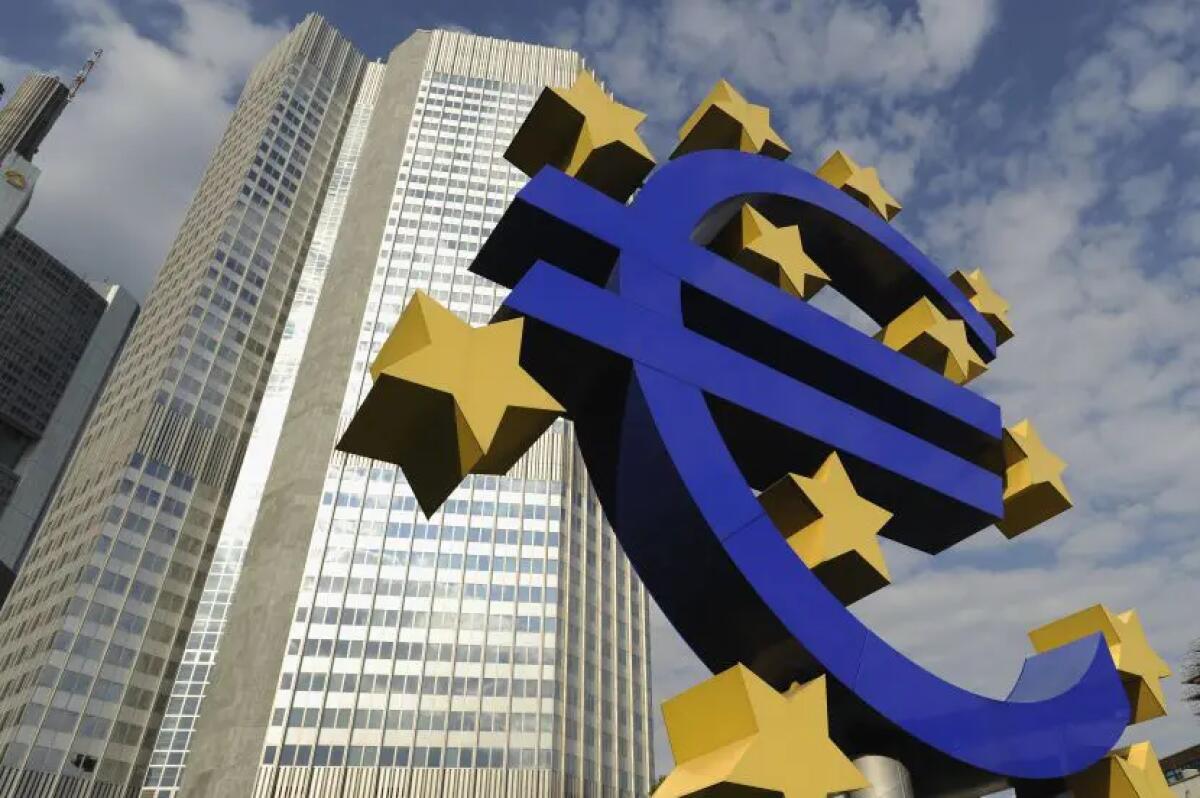 La Bce lascia fermi i tassi, economia dell’Eurozona continua a crescere -