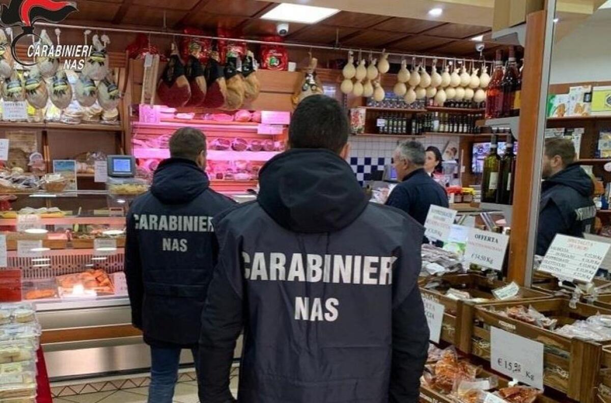 Nas Napoli sequestrano nei supermercati 21 tonnellate di alimenti - 