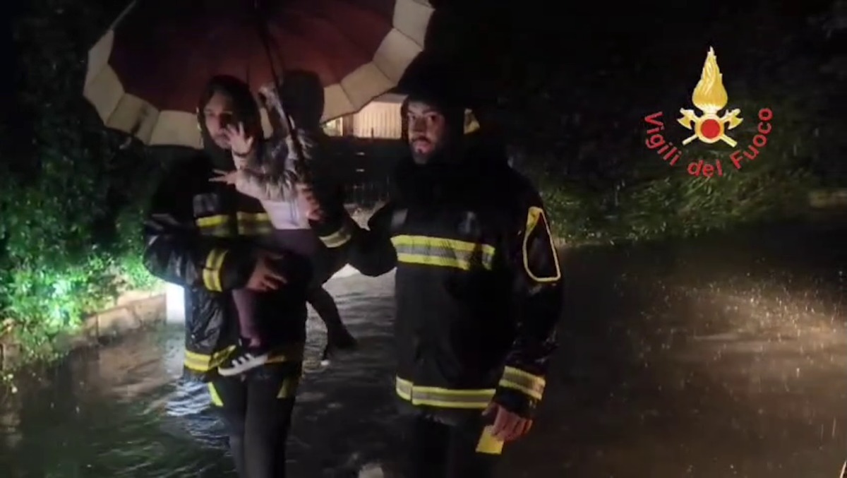 (VIDEO) Maltempo, pioggia e vento flagellano il catanzarese e il crotonese: diverse attività concluse - 