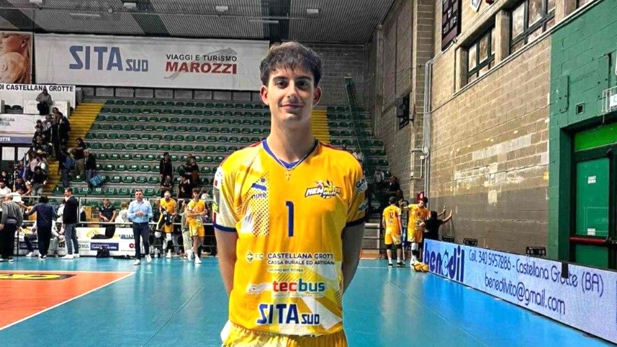 Esordio in Serie A3 per il giovane schiacciatore crotonese Mattia Reale -  