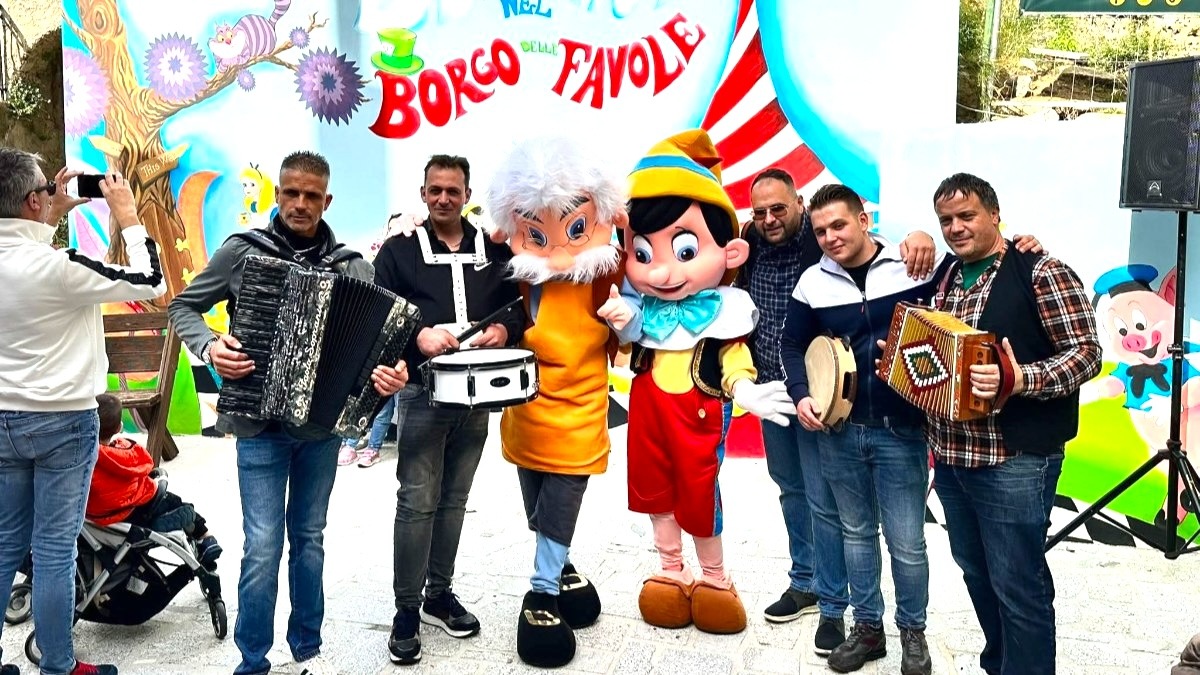 Belcastro straordinaria: oltre 4.000 presenze per “Na Jurnata ara Ruga 2025” - 