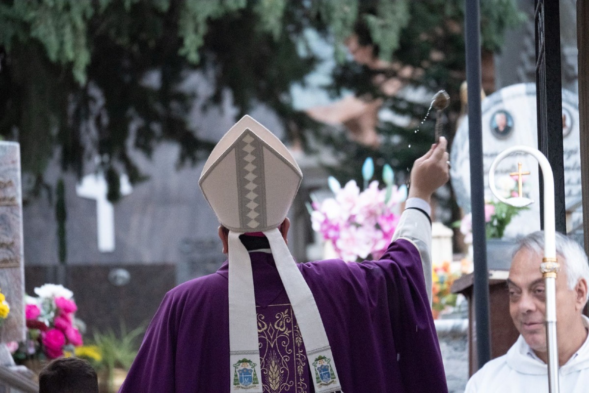 Giornata dei Defunti: Mons. Aloise guida le celebrazioni nella Diocesi di Rossano-Cariati - 