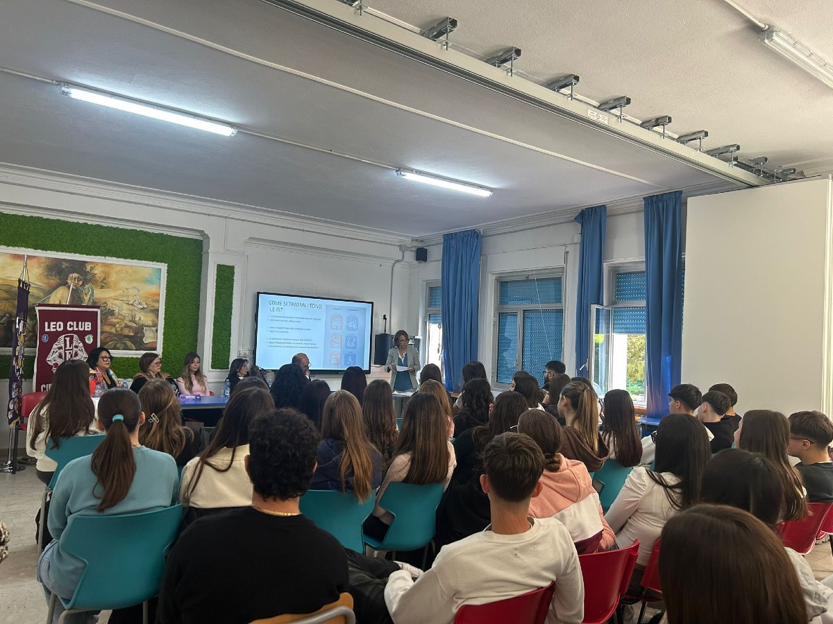 Cirò Marina, il Lions Club Cirò Krimisa promuove il dialogo tra giovani e specialisti  - 