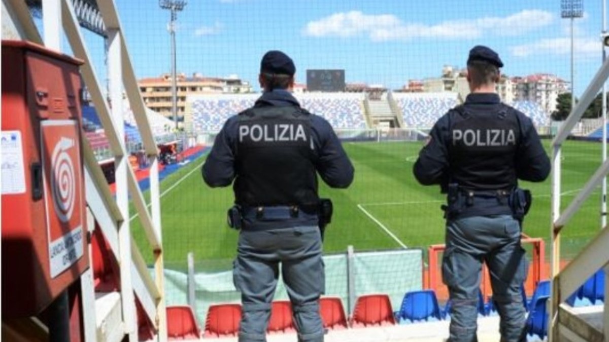 Crotone, cinque tifosi del Siracusa colpiti da D.A.S.P.O. dopo la partita allo Scida - 