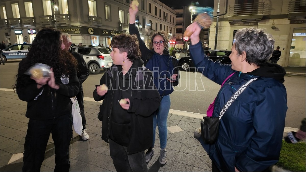 (VIDEO) “Minuti di caos” in piazza Pitagora: rumore per rompere il silenzio su Gaza - 