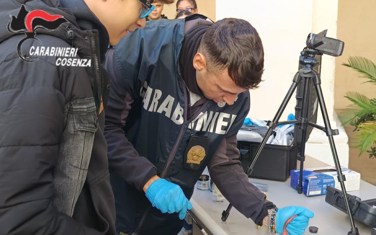 Caserma aperta a Castrovillari: gli studenti scoprono il lavoro dei Carabinieri - 