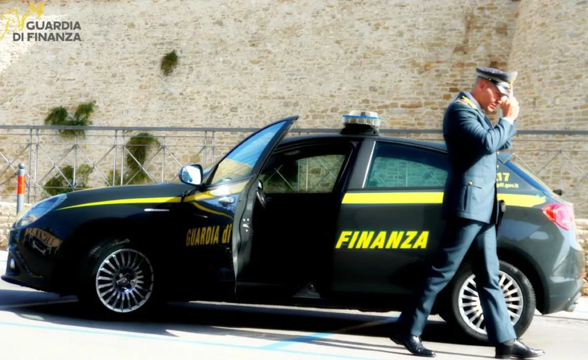 Truffe tra Pescara, Chieti e Catanzaro: a giudizio giovane amante del lusso - 