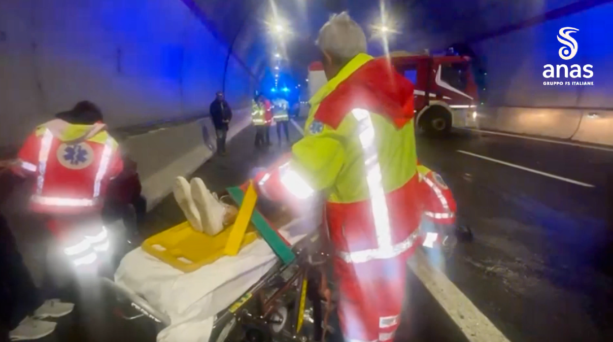 Esercitazione Anas all'interno della Galleria "Colle Trodo" tra Laino Borgo e Mornanno - 