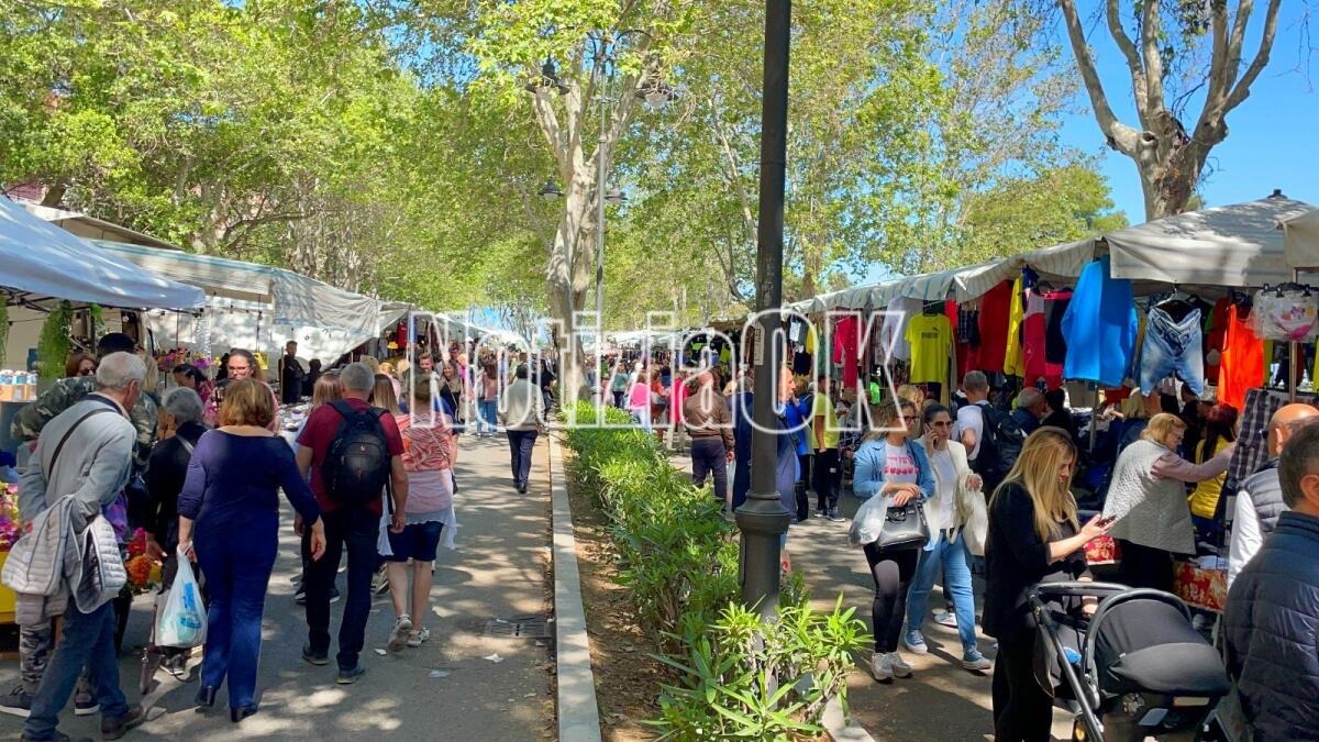 Crotone - Mercato del primo giovedì del mese in viale Regina Margherita - 