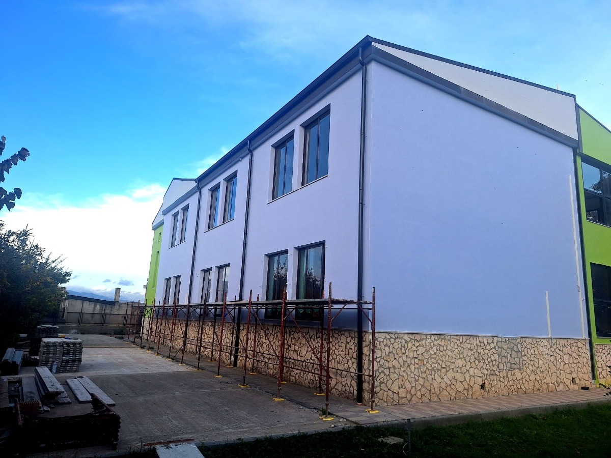 San Floro, lavori in corso per la riqualificazione del plesso scolastico: sicurezza e colore per la scuola del futuro - 
