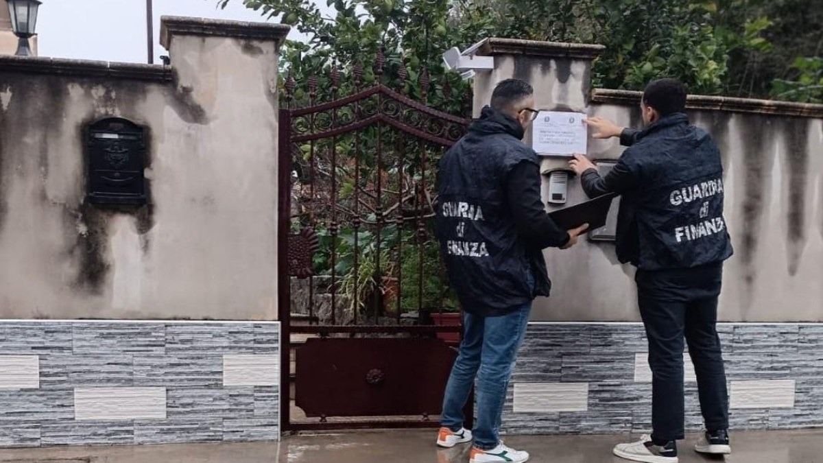 Vibo Valentia, sequestrati beni per 376mila euro a un professionista: è accusato di essersi appropriato dei fondi di un’eredità giacente -  