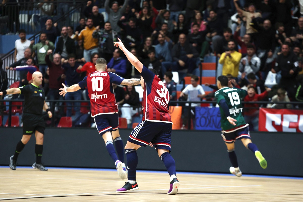 Da 1-4 a 4-4, ma i lupi schiumano di rabbia: l’arbitro frena la remuntada della Pirossigeno Cosenza - 