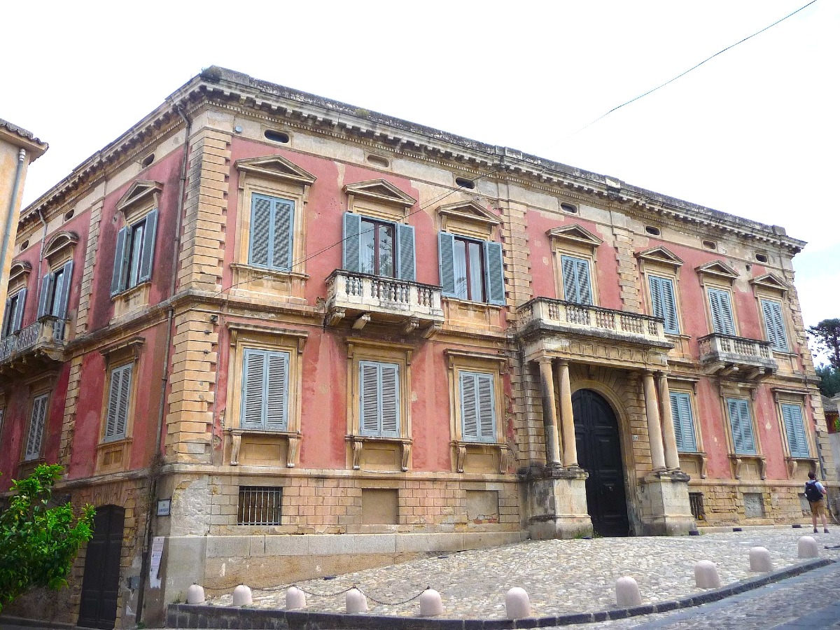 Crotone, Palazzo Gallucci diventa bene tutelato: nuovo vincolo per un gioiello del centro storico - 