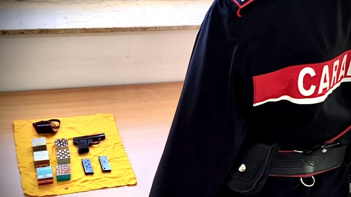 Deteneva una pistola clandestina in casa: arrestato 57enne di Feroleto Antico - 