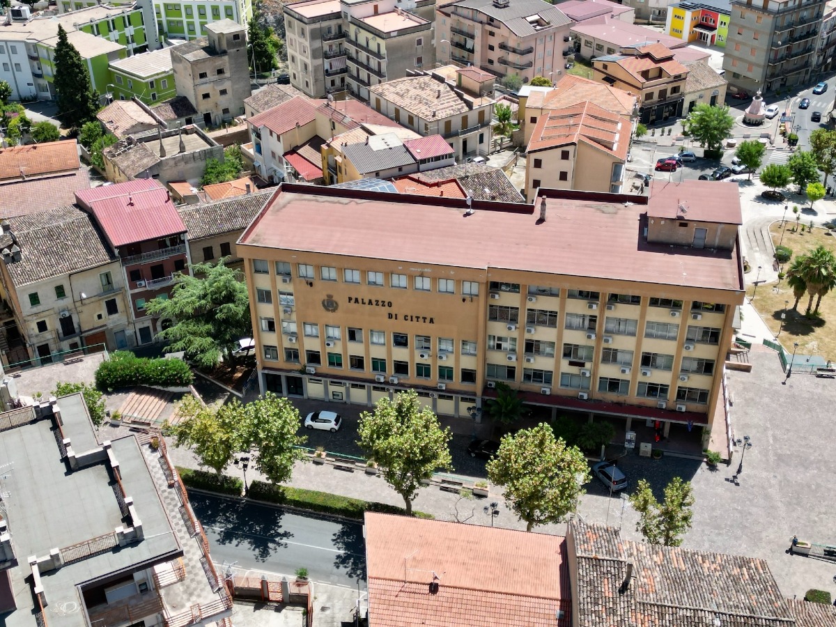Cassano All’Ionio, in Comune è tempo di traslochi: uffici verso la nuova sede provvisoria - 