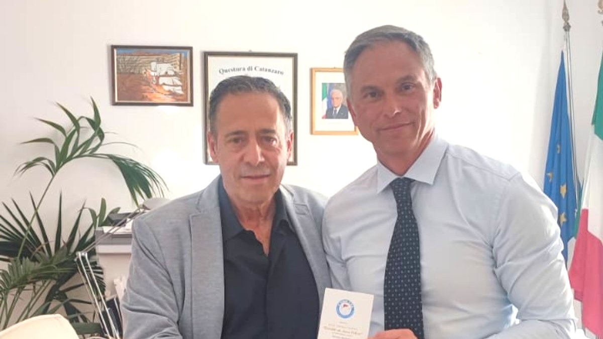 “Chiediti se sono felice”: parte il grande progetto educativo per 10mila studenti calabresi - 