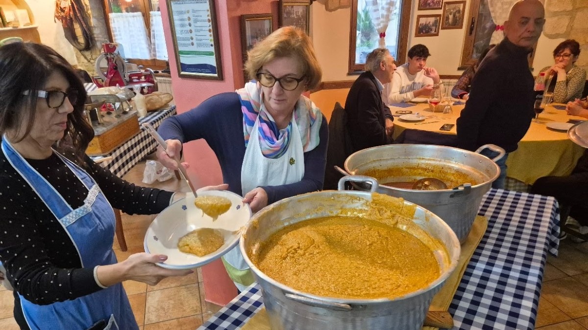 Caloveto celebra il “Ranu Rattatu”, piatto simbolo di identità e memoria collettiva - 