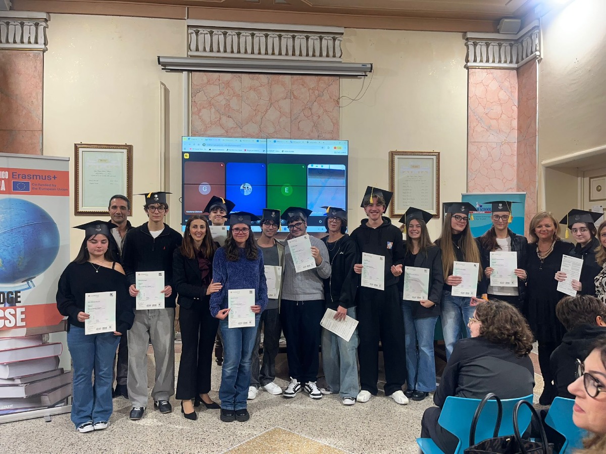 Crotone, il Liceo Classico “Pitagora” celebra il successo dei suoi studenti Cambridge - 