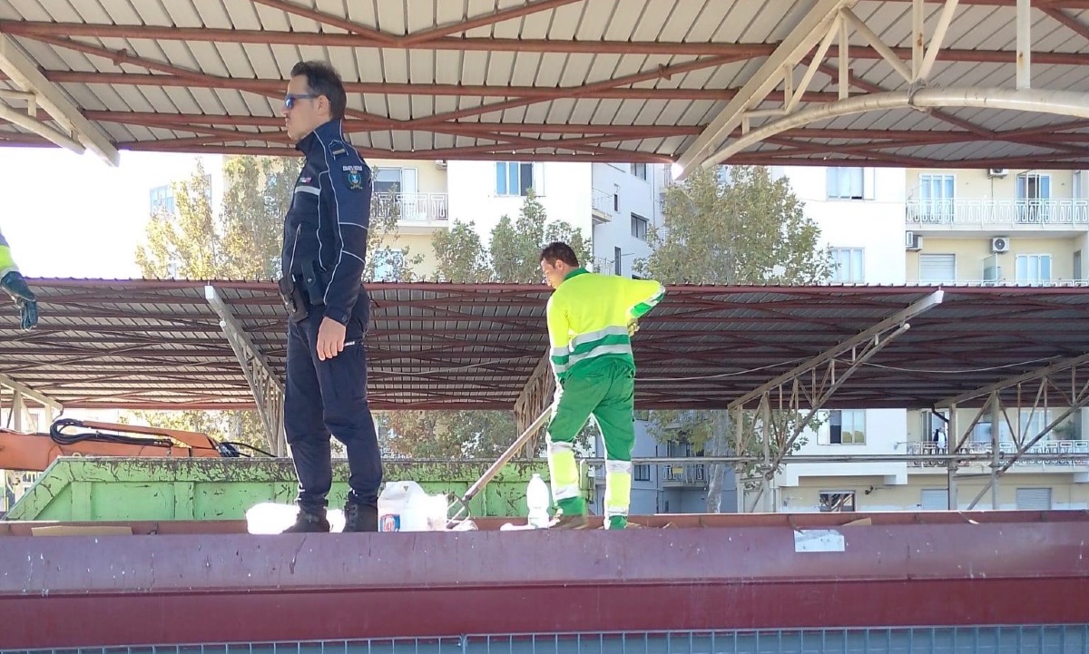 Crotone - Piazzale Nettuno: avviata nuova bonifica - 