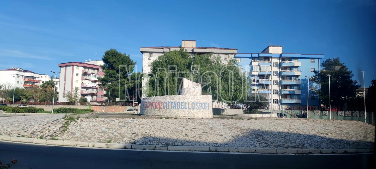 Nei Quartieri di Crotone - Rotatoria di Via Ghandi: serve una valorizzazione - 