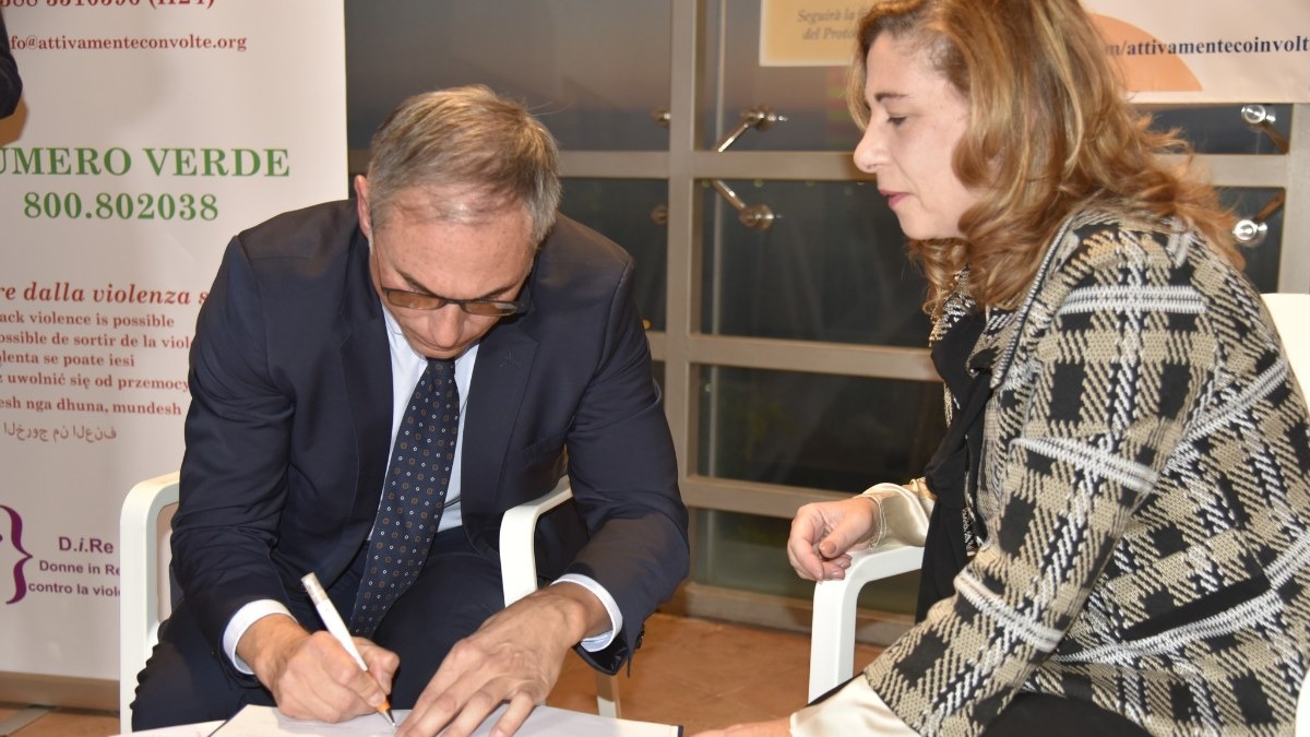 Catanzaro, firmato il Protocollo d’intesa tra la Questura e l’Associazione “Attivamente Coinvolte” contro la violenza di genere - 