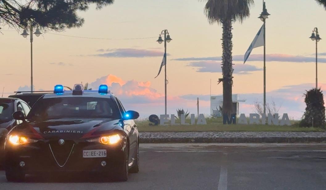 Sellia Marina, controlli intensificati sulla SS 106: denunce e patenti ritirate - 