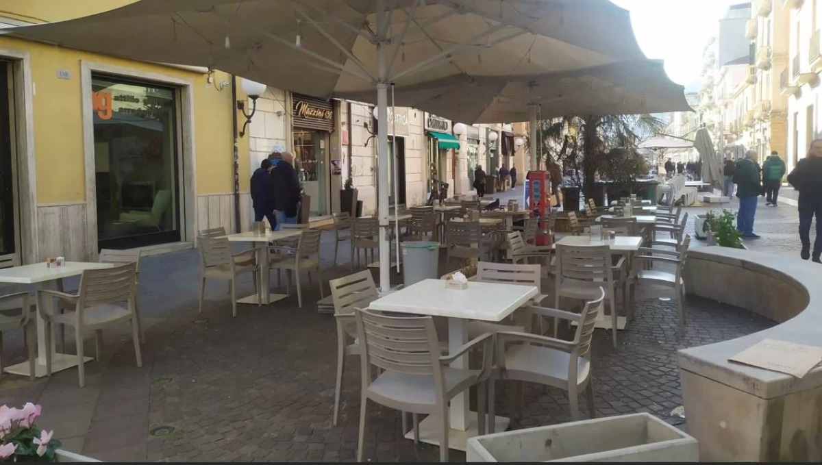 Cosenza, tassa sul suolo pubblico: un salasso per gli esercenti - 