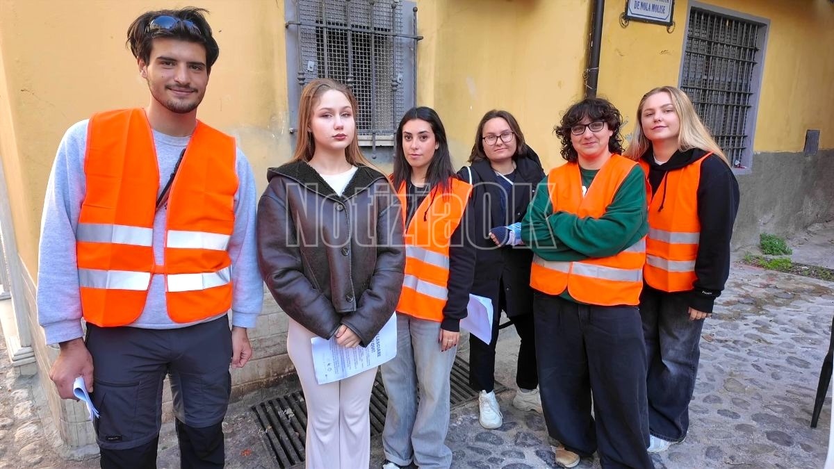 (VIDEO) Voci d’Europa tra i vicoli di Crotone: giovani volontari in azione per un centro storico più pulito - 