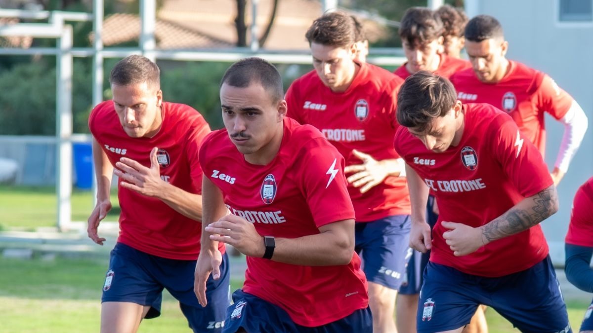 #CrotoneSorrento | Longo annuncia i convocati per la sfida di domani allo Scida - 