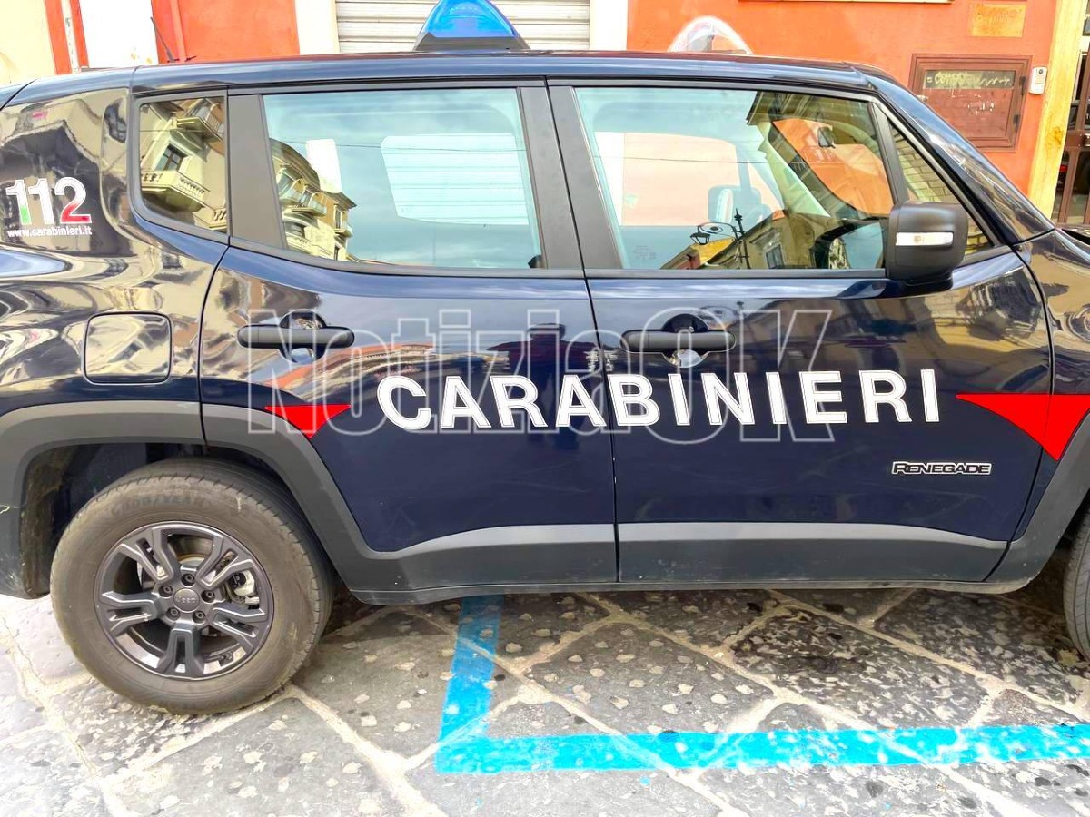 Atti sessuali con minorenni e violenza in famiglia, in arresto due persone - 