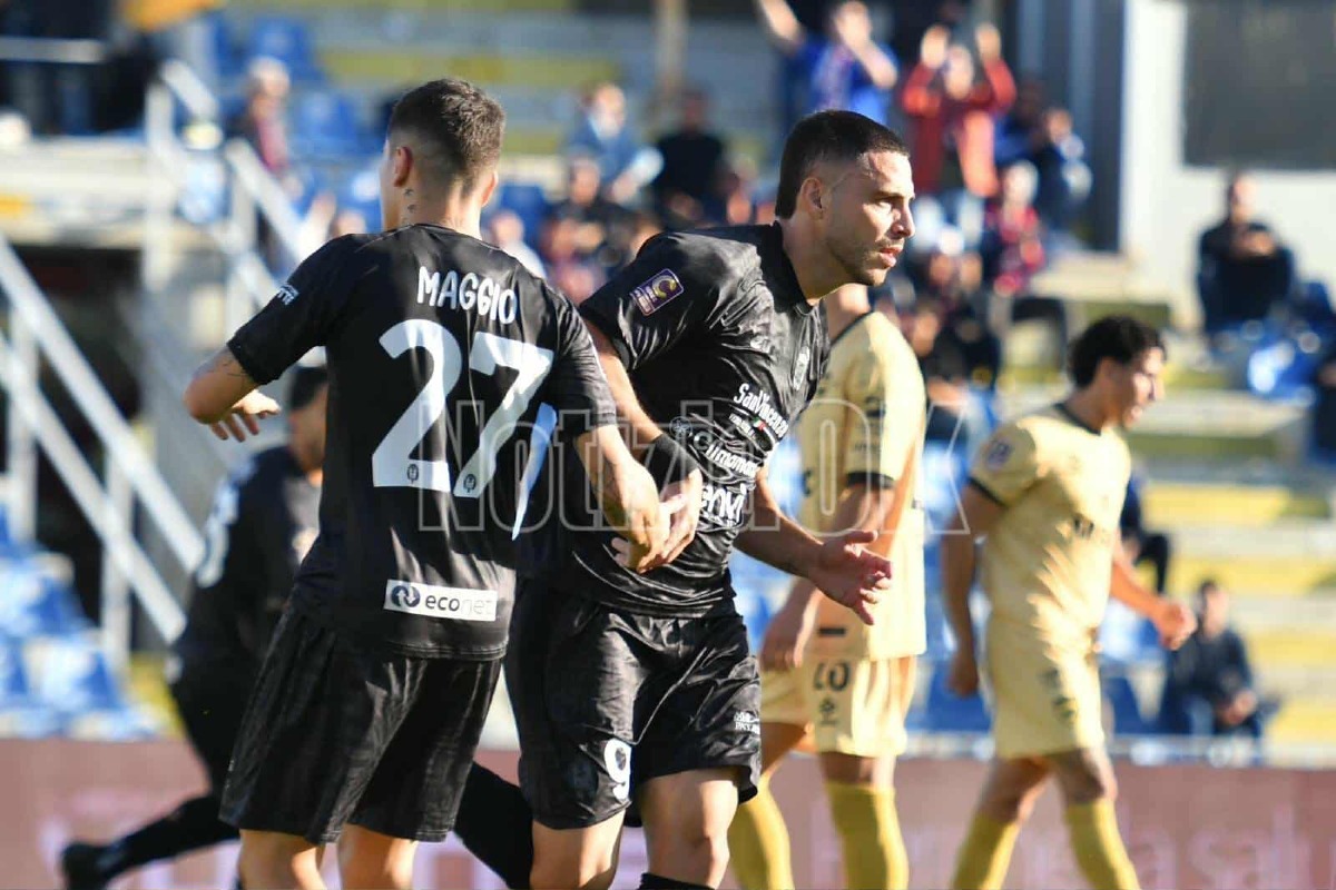 #CrotoneSorrento 3-1 l Tre gol e tre punti: il Crotone torna a vincere  - 