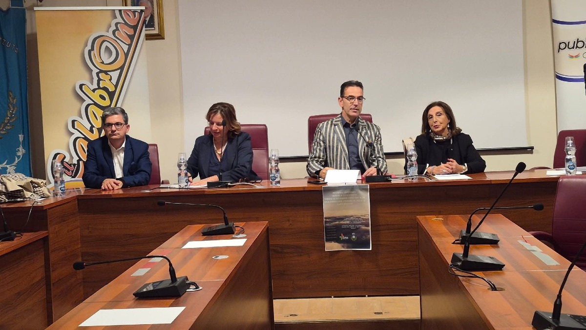 Incontro tra autori locali a Isola di Capo Rizzuto: confronto sul movimento culturale del territorio - 