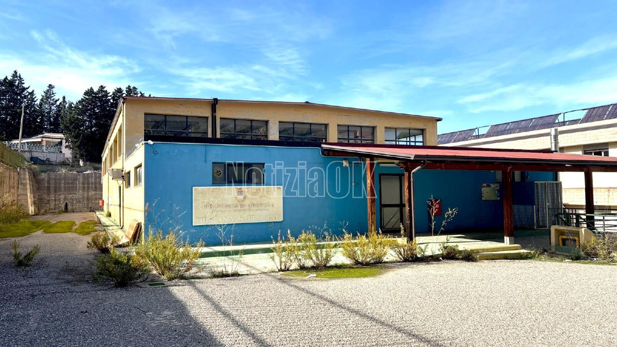 #LuoghiSospesi | Crotone - La piscina Pertini tra sogno sportivo e abbandono - 