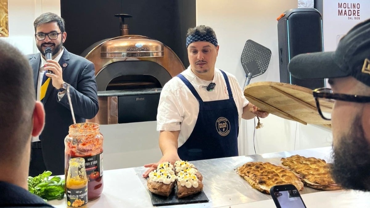 Il pizzaiolo crotonese Simone Battigaglia di nuovo protagonista al Salone DeGusto 2025 - 
