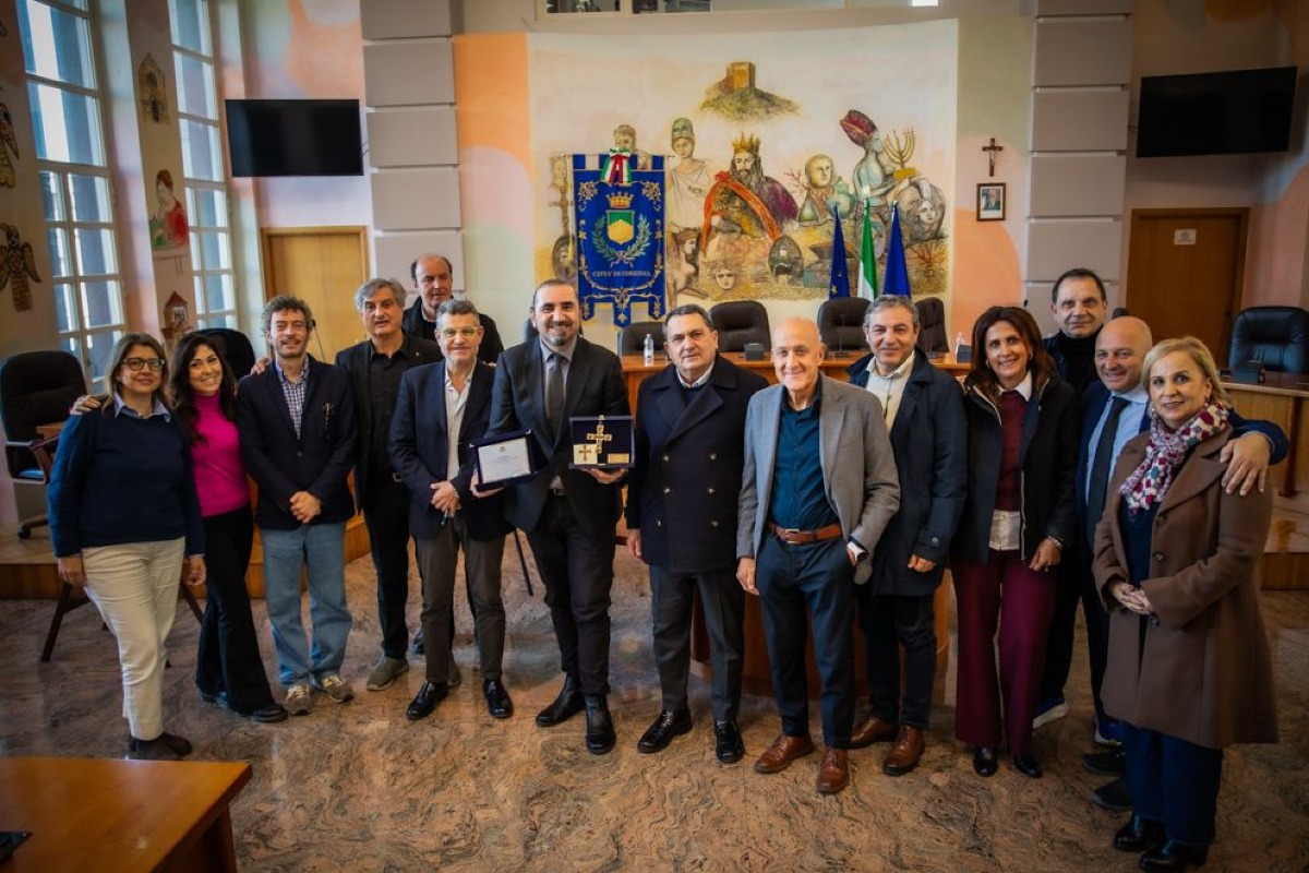 Cosenza, il musicista e cantautore Sasà Calabrese premiato in Commissione cultura - 