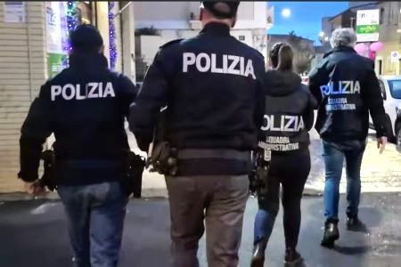 Catanzaro - Sanzioni per somministrazione di alcol a minori nella zona movida - 