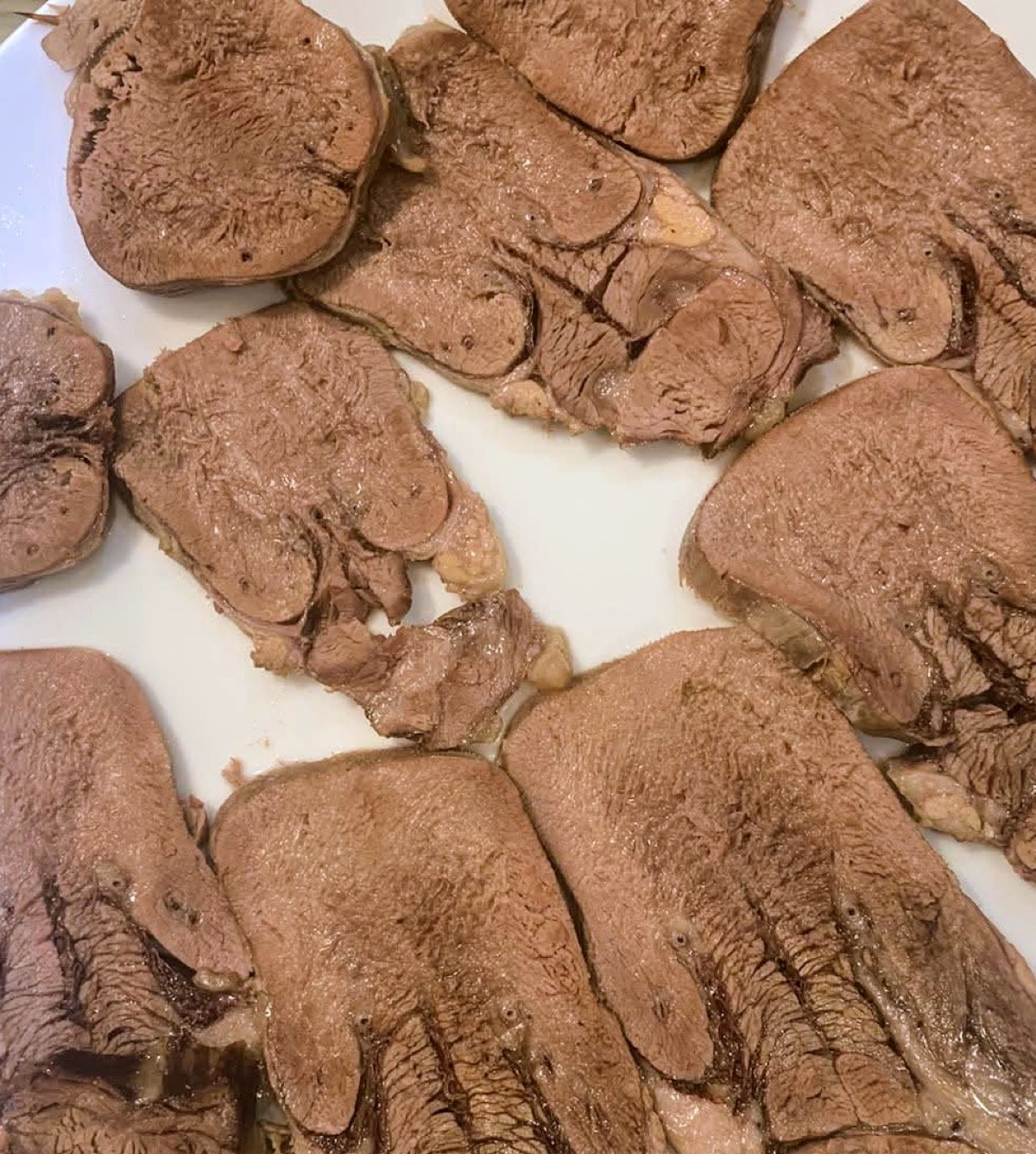 Un morso al sapore - Lingua di maiale con salsa verde - 