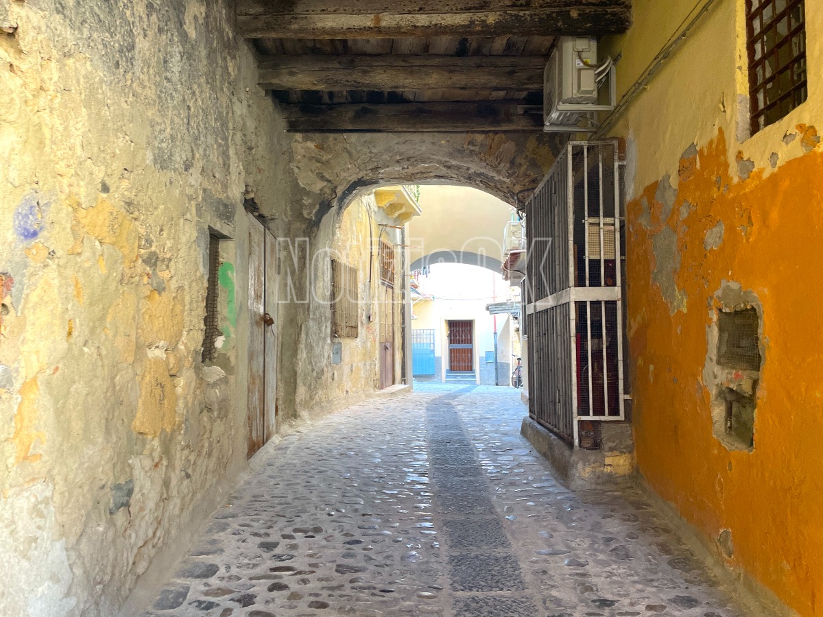 Marini (FdI) : “Il Centro Storico di Crotone va bonificato, non basta una mano di vernice” - 