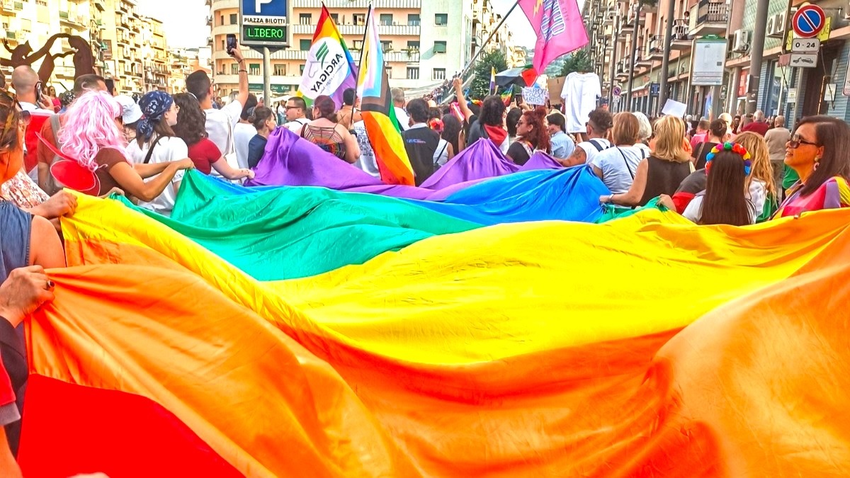 Cosenza celebra il Transgender Day of Remembrance: un impegno concreto contro la transfobia - 