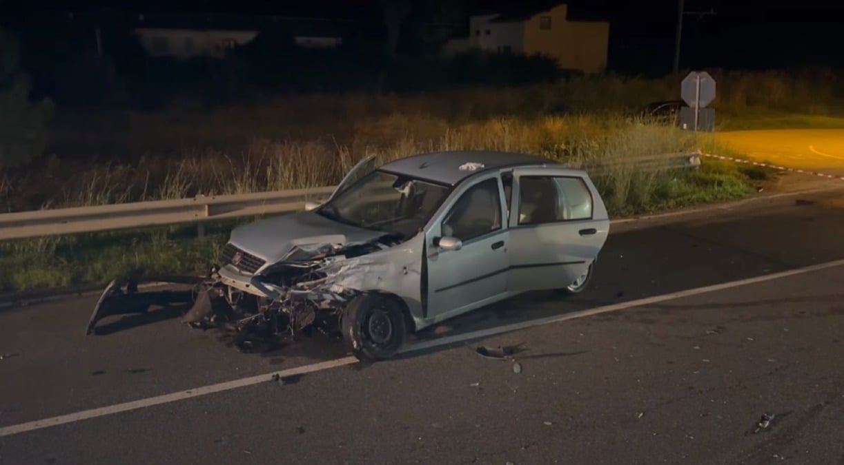 Incidente frontale sulla Statale 106: due persone rimangono ferite - 