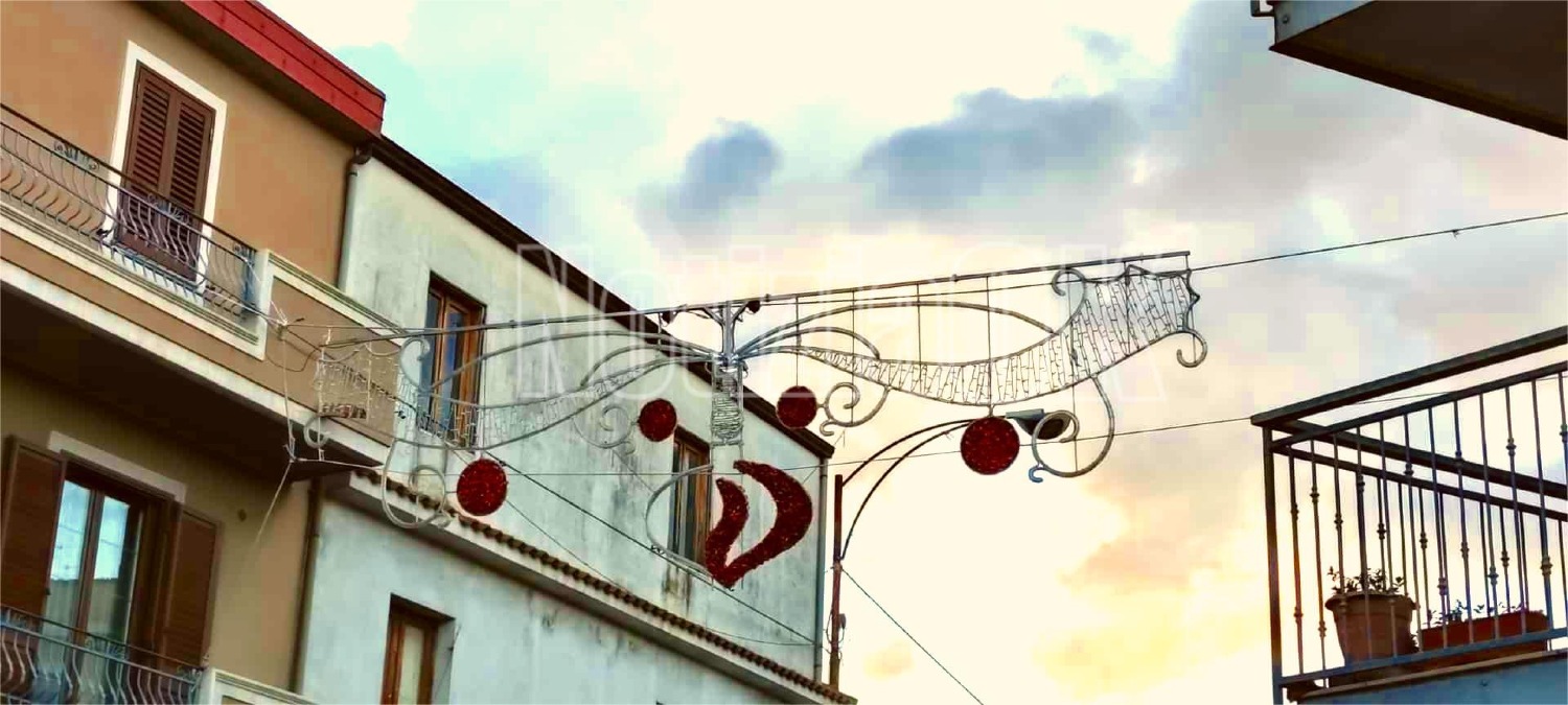 Isola di Capo Rizzuto si prepara al Natale: arrivate le luci per le festività - 