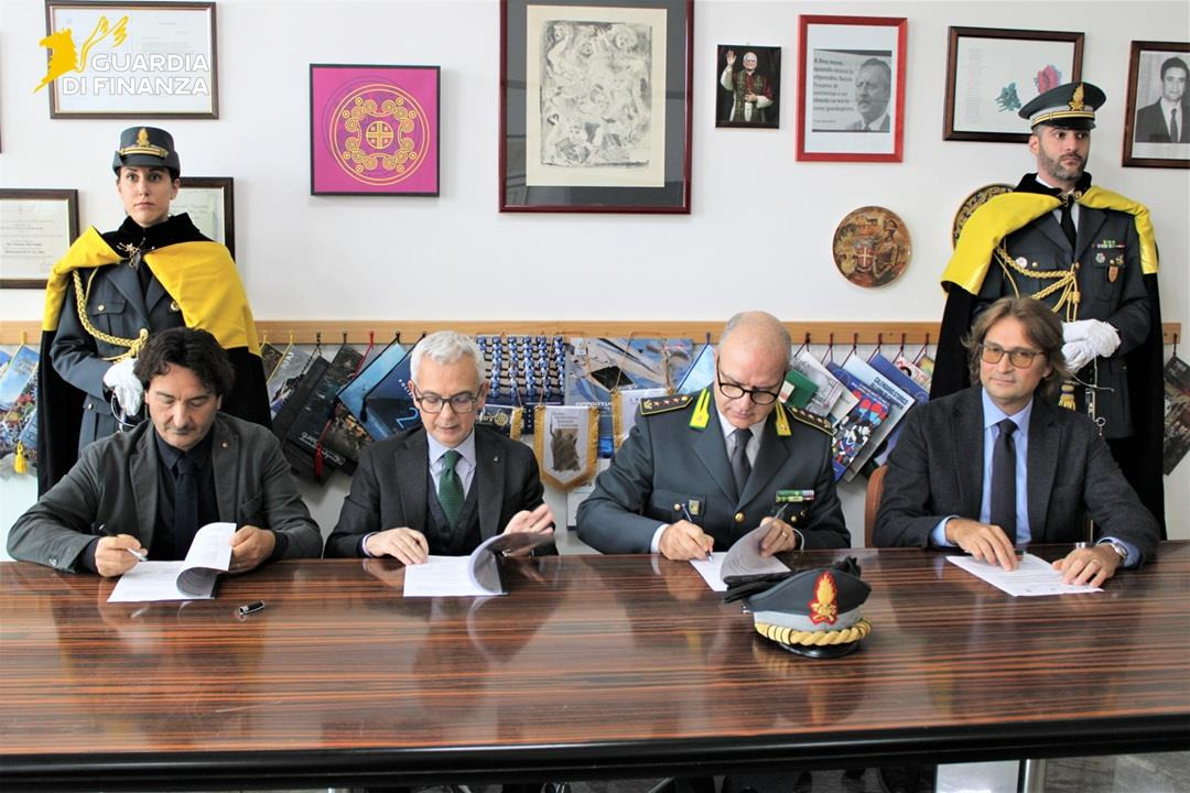 Cosenza - Una nuova intesa per contrastare l'evasione fiscale - 