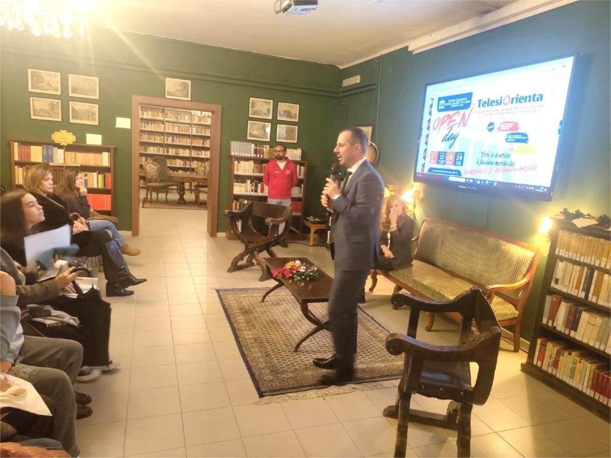 Cosenza, al Liceo Classico Telesio si prova a dar vita ad una struttura all'avanguardia - 