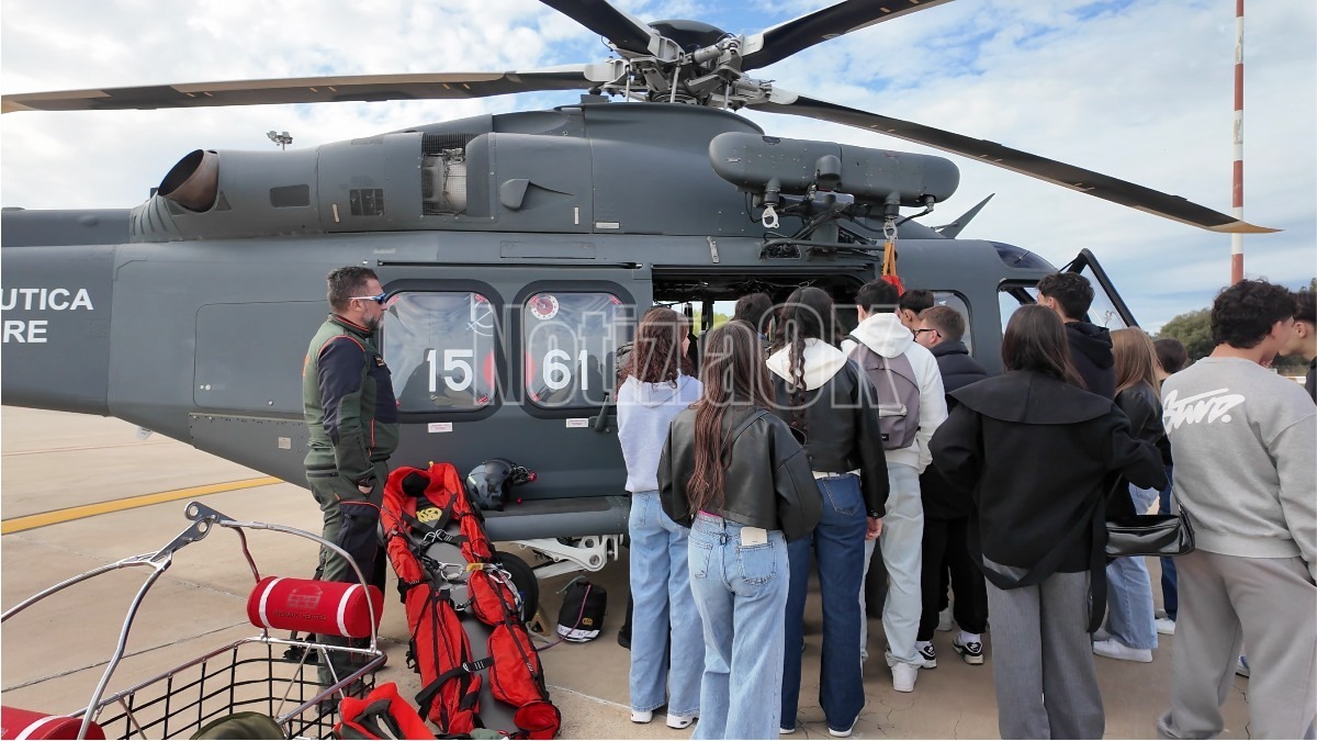 (VIDEO) Decollo formativo: gli studenti di Crotone a lezione di volo militare - 