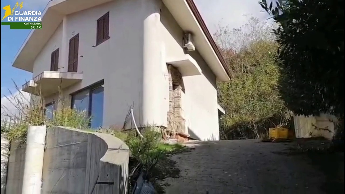 (VIDEO) ‘Ndrangheta, sequestri per oltre 4,5 milioni di euro a esponenti della cosca Anello-Fruci - 