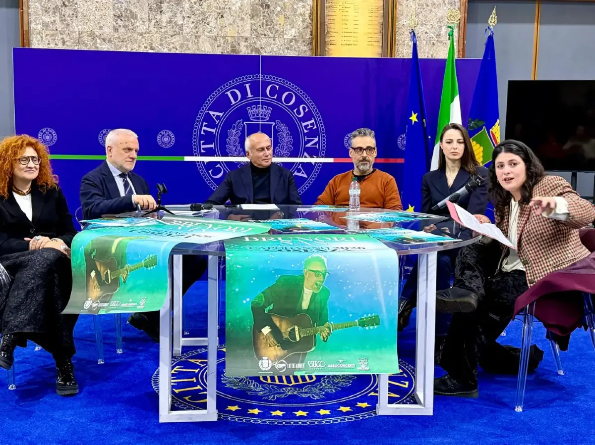 Cosenza accoglie Brunori Sas per il Capodanno: un concerto all’insegna dei valori e della solidarietà - 