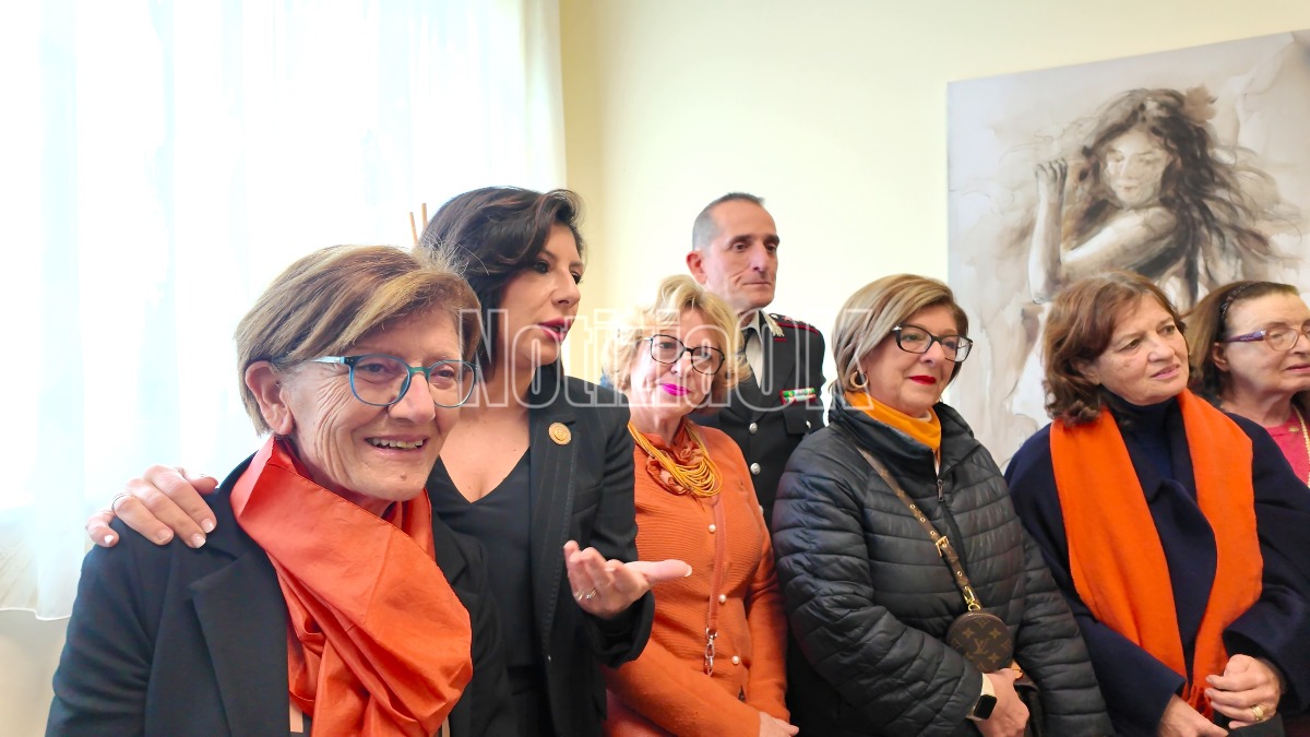 (VIDEO) Crotone rinnova l’impegno contro la violenza: “La stanza tutta per sé” come modello da replicare - 