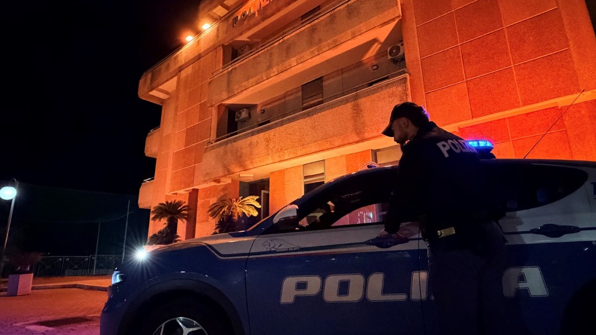 La Polizia di Stato si illumina di arancione: anche Catanzaro aderisce a “Orange the World” - 