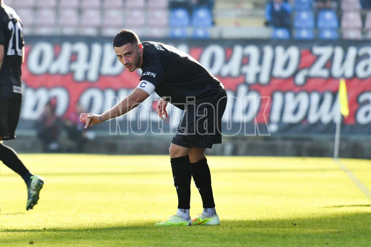 #SorrentoCrotone 1-3 | Tre gol nella ripresa ribaltano il Sorrento, rossoblù ai Quarti - 