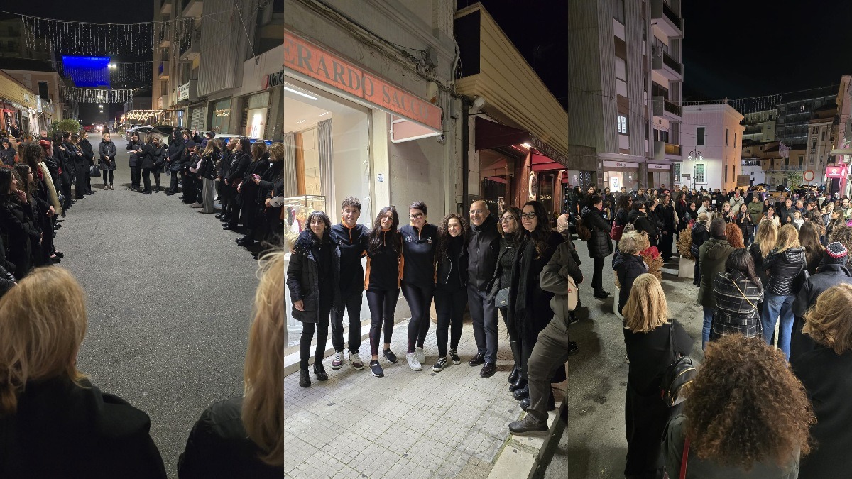 (VIDEO) Crotone - “Unite nella tempesta”: il rito collettivo che ha dato voce al dolore e alla rinascita - 